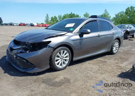 2018 Toyota Camry Le из США, поврежденный, VIN 4T1B11HK6JU670529
